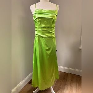 🎉HOST PICK💕NWT LULUS bright green backless silky shiny gown Side straps Size M